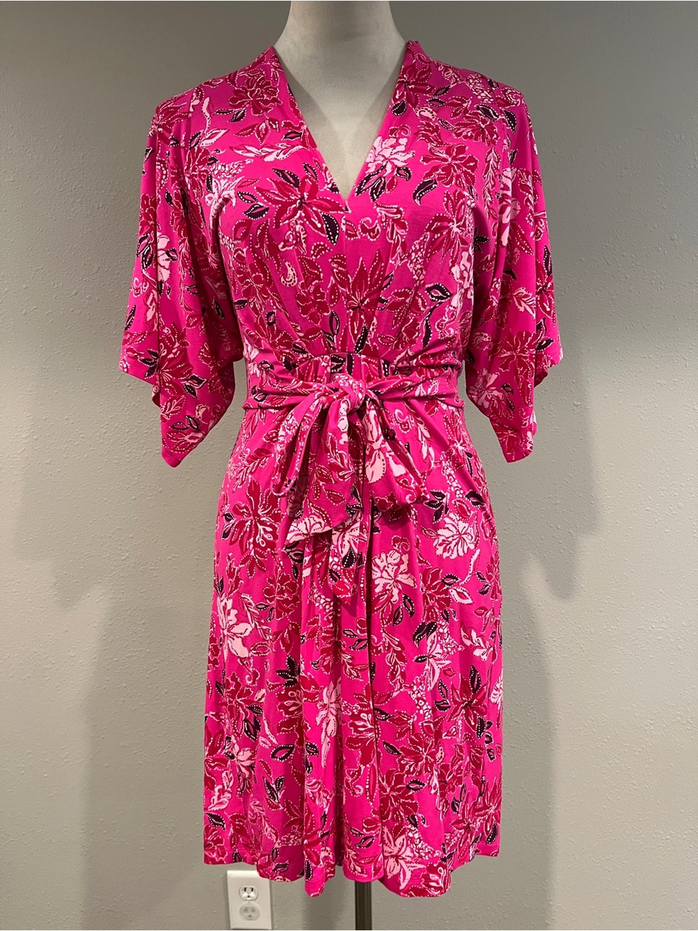 NWOTLilly Pulitzer Wisteria V-neck dress with bright floral print and a tie wais
